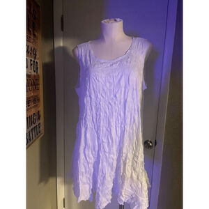 NWT women’s white crushed fabric tank top by vine street medium